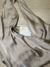 Load image into Gallery viewer, Vento Halter Tie Crop Top